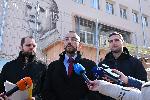 Общински съветнници от ГЕРБ-СДС дават изявление пред 5-то ОУ "Иван Вазов"