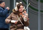Украинка се издържа като свири на цигулка в центъра на Варна