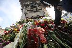 София - Венци и цветя пред паметника на Васил Левски
