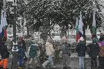 Бургас - Деца поднасят цветя пред паметника на Васил Левски