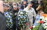 Футболистите на "Левски" София и фенове поднасят цветя пред Паметника на Апостола