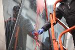 София - Почистват залятия с червена боя Дом на Европа