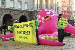 София - Акция на Грийнпийс- розов октопод пред МС