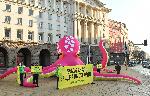 София - Акция на Грийнпийс- розов октопод пред МС