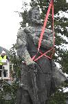 Демонтираха паметника на Ботев във Враца, ще го реставрират в София