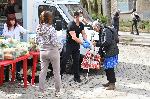 На трамвайна спирка “Вишнева” мотористи  дават топъл обяд на болни и самотни хора