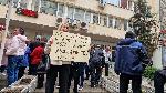 София - протест на граждани и еколози от Етрополе - пред Министерство на енергетиката