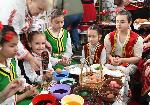 В село Попица боядисват яйцата от ранни зори