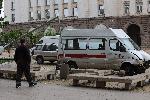 София - Микробус се удари в електрически стълб пред президенството
