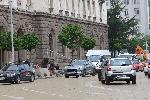 София - Микробус се удари в електрически стълб пред президенството