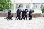 Бургас - демонстрации по залавяне на терористи в училище