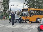 На кръстовището до МОЛ Люлин в София  катастрофа между автобус на градския транспорт и лек автомобил