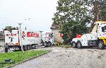 Тежкотоварен автомобил се вряза в бензиностанция до Радомирци