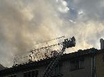 Гори покрива на сграда на булевард 'Витоша' в София