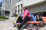 Варна - Безработен инвалид обяви гладна стачка пред сградата на общината