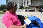 Варна - Безработен инвалид обяви гладна стачка пред сградата на общината