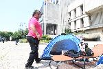 Варна - Безработен инвалид обяви гладна стачка пред сградата на общината