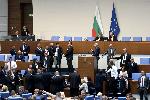 "Възраждане" окупира парламентарната трибуна, стигна се до физически сблъсък