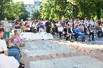 Пред Народния театър в София  се открива дигиталната изложба Украйна: Война + Любов