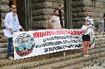 София - Протест на млади лекари пред сградата на Народното събрание