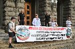 София - Протест на млади лекари пред сградата на Народното събрание