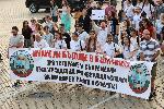 София - Протест на млади лекари пред сградата на Народното събрание