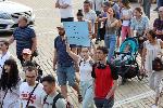 София - Протест на млади лекари пред сградата на Народното събрание