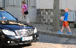 Пластмасови плашила като детски фигури ще превъзпитават шофьорите в Казанлък