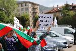 Протест пред военните заводи в Сопот преди посещението на  Урсула фон дер Лайен