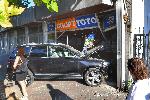 Автомобил се заби  в тото пункт във Варна