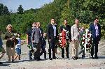 София- Градският съвет на БСП - София отбеляза празничния Девети септември с поднасяне на венци и цветя на Братската могила
