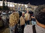 Оперната прима Райна Кабаиванска на вечерна разходка в София