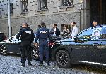 Депутати  с коли са блокирали входовете към служебния паркинг на парламента