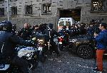 София - Депутати са блокирали входа на паркинга на парламента
