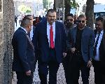 София - Депутати са блокирали входа на паркинга на парламента