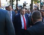 София - Депутати са блокирали входа на паркинга на парламента