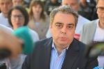 София - Депутати са блокирали входа на паркинга на парламента