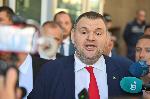 София - Депутати са блокирали входа на паркинга на парламента