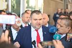 София - Депутати са блокирали входа на паркинга на парламента