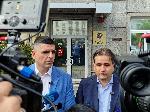 Съпредседателите на „Да, България“ дават изявление за медиите пред сградата на Комисията по превенция и противодействие на корупцията.