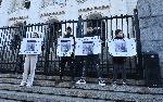 Пред Съдебвната палата се провежда протест на близки и приятели на Краси - убитото момче в столичен МОЛ