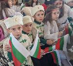 Учители  и ученици от гимназия "Екзарх Антим I" почетоха паметта на народните будители пред паметниците им във Видин