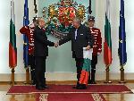 Президентът Румен Радев връчва националния флаг на антарктиците от 34-ата българска полярна експедиция