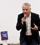 Варна - В препълнена зала Захари Карабашлиев представи нова книга <br />