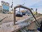 Шофьор влетя с автомобила си през преградите при метростанция Сердика