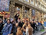 Студенти от НАТФИЗ се събират за шествие, което ще се присъедини към протеста за оставка на правителството