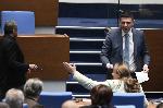 София – Депутатите гласуват оставката на правителството