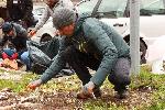 София - Доброволци и кметът Терзиев чистят квартал Люлин
