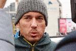 София - Доброволци и кметът Терзиев чистят квартал Люлин