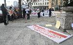 Два протеста за и против споделеното родителство се провеждат пред парламента